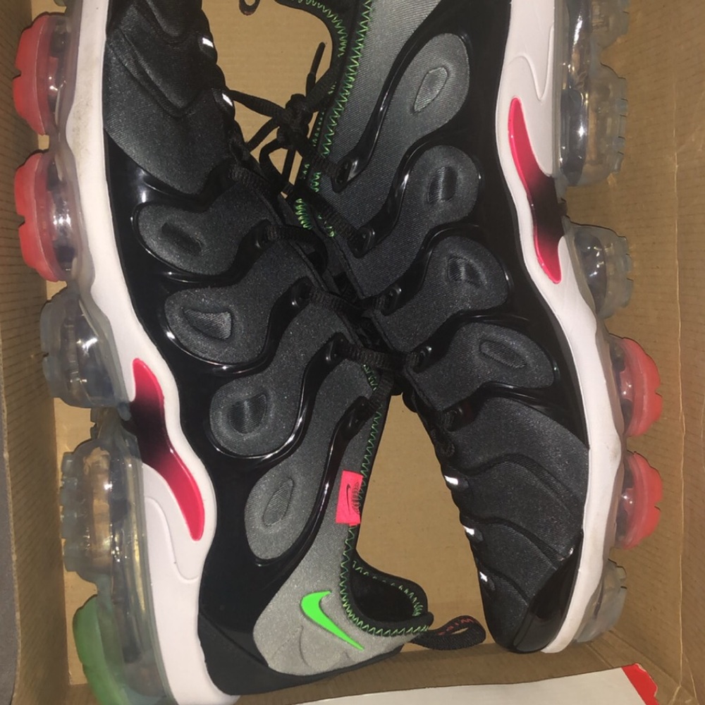 Nike shoes - Picture 1 of 2